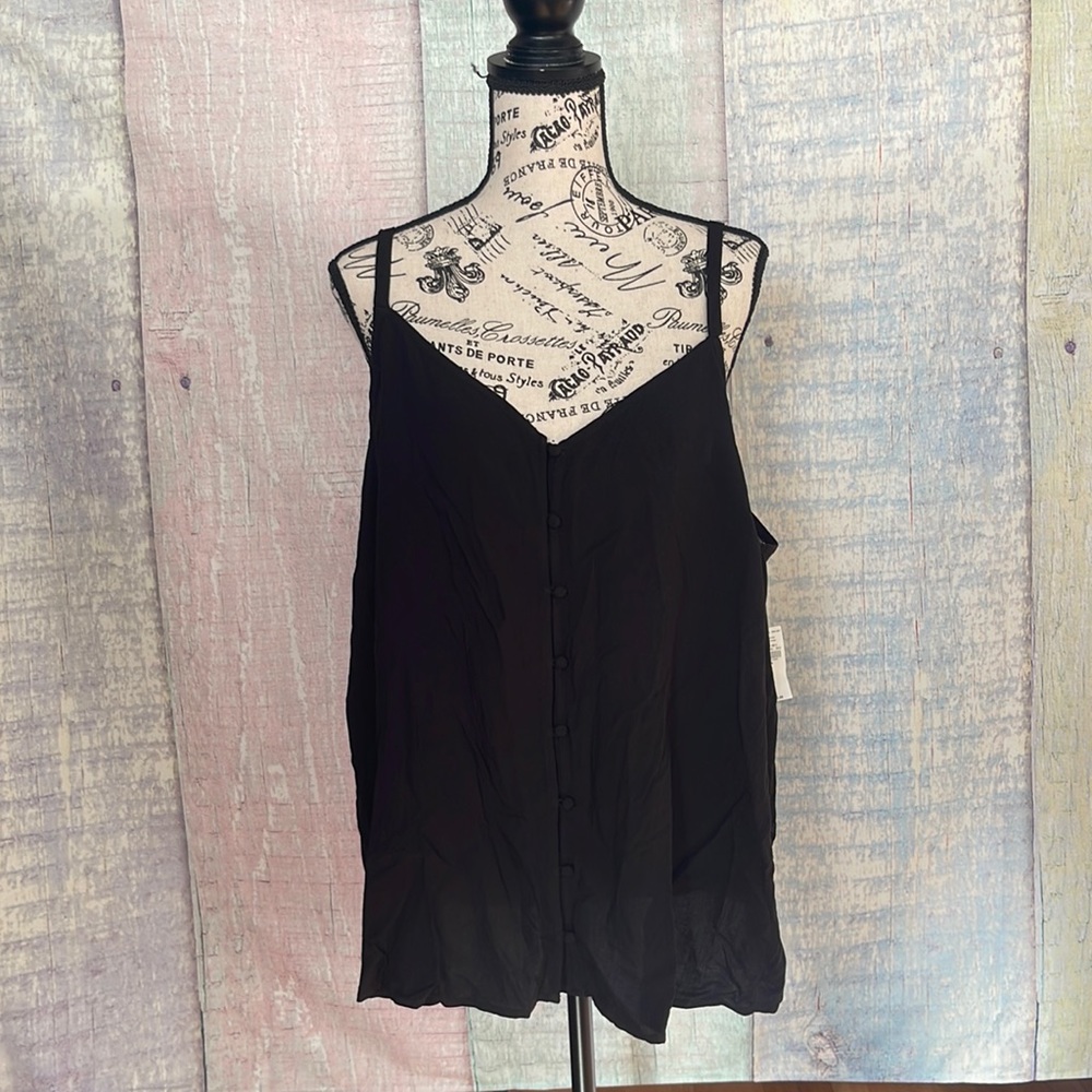 Brand new with tags Woman’s Old Navy top. Size is 2X.